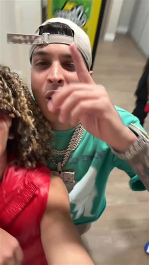 Super Jon.Z on Instagram: "Los cuernos 🤘 te los merecías 🦌 la tenías vacía con monotonía ella está fría CHANTEO ELITE Habla @noriel hace falta otro HIMNO o un EP 🙄 🏌🏽‍♂️ QUE DICEN LOS FANS?????? #LocoHumildeyReal #Jonz #Noriel #Danger"