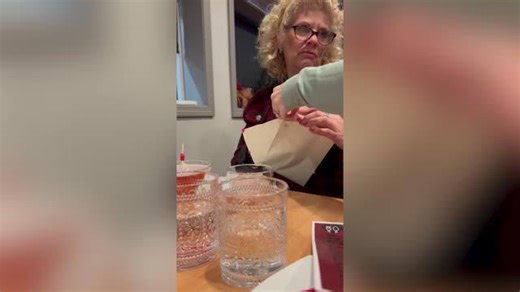 Husband's sweet anniversary tradition lives on | Heartwarming story