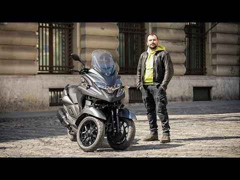 2021 Yamaha Tricity 300 Review | Scooter with Car License - Better than the Piaggio MP3?