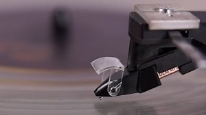 clip-5977955-phonograph-action