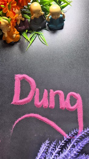 Sand Name Art: Viết tên Dung đẹp đến bất ngờ