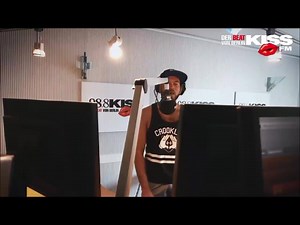 Neuer Kay One Freestyle ONLINE auf YouTube! Volle Länge: https://youtu.be/kAgMkbe7rOA Big Moe Berlin hat ihm Wörter zugeschmissen und Kay One musste es spontan einbinden. Ob's geklappt habt checkt ihr im Video! | 98.8 KISS FM