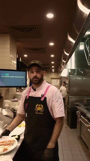 🦀A new masterpiece at Houston: the Alaskan King Crab. A chef’s creation, refined and unforgettable✨ #food #steakhouse #laval | Houston Steak & Fruits De Mer