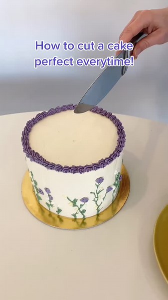 How to Cut a Cake Perfectly Every Time