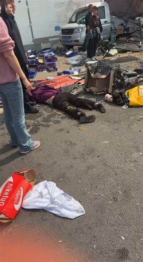 一名中国人在北京开着铲车发动恐怖袭击