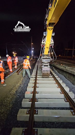 A wonderful evening shift 😊 with one of our young track layers. They first learn to work on the track 🚉 before eventually becoming a track crane operator like me. It's great to see how @leonhardgeurtsen has grown in such a short time. Track construction is all about teamwork 👥: one team, one task. #motivation #rail #only #good #vibes | Dutchrailworker