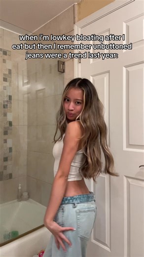 bloated🚫 unbuttoned jeans fashion statement✅ #bellaluu #bloating #bodypositivity #relatable #highschool @pacsun @SKIMS @Tiffany&Co.