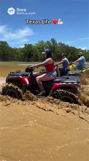 I miss four wheeling in South Texas …. Where I’m at now doesn’t even have anywhere like this …. #fourwheeling #mudding #muddy #texas #fyp