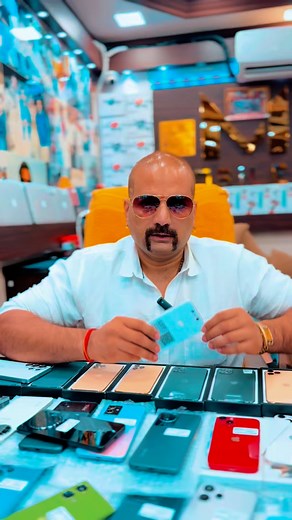 59K views · 1.6K reactions | Sale Sale Sale  Dhamkedaar Offers Aagye  #old #mobiles #new #phones #msmobileshoppe #ms #series #piyushmalhotra #reelsinstagram #trend #original #genuine #bestdeals #bestoffers #sales #free #gifts #brand #supersunday #sundaysale #mobilemarket | Piyush Malhotra | Facebook