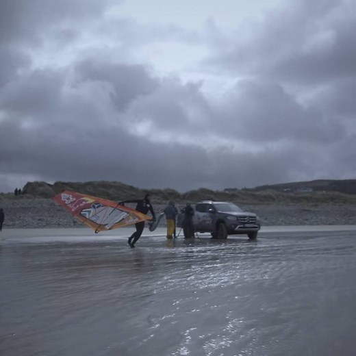 171K views · 650 reactions | Acht Grad Celsius und Windgeschwindigkeiten bis zu 131 km/h klingen nicht gerade nach Strandurlaub, oder? Perfekte Bedingungen für die besten Windsurfer der Welt: beim Red Bull Storm Chase trotzten sie an der Küste Irlands acht Meter hohen Wellen! ‍♂️酪 Glückwunsch an Mercedes-Benz Markenbotschafter Leon Jamaer, der sich den dritten Platz sichern konnte. Checkt die Highlights im Video! | Mercedes-Benz Deutschland | Facebook
