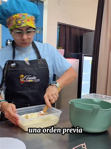 Aquí servimos para que puedas celebrar 🤍 Si tenemos cake, ganache y el tiempo necesario, con gusto lo preparamos. Porque detrás de cada bizcocho hay un momento especial en familia 🎂 📍 Carolina Shopping Court 🚗 Uber Eats y DoorDash #reposteriaencarolina #bakersoftiktok #explore #bizcochomojadito #bizcochopuertorriqueño