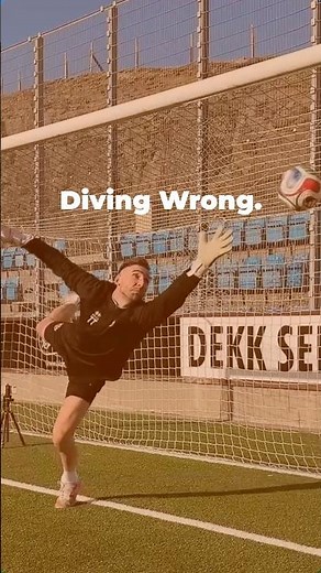 The Diving Mistake Every Young Goalkeeper Makes #futbol #training