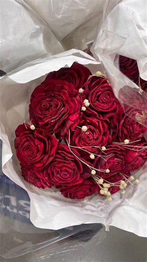 Valentine’s Day freebie 🌹 Stop by Lowe’s on Feb 14 at 10AM (local time) and the first 150 myLowe’s Rewards members can grab a FREE mini Wooden Rose Bouquet with no purchase required. Rewards is free to join, so sign up before you go! Send this to someone who could use some roses that won’t wilt! | Hip2Save