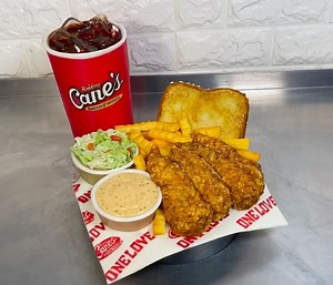 Raising Canes all from Cake! This is one of my favourite food illusions that I’ve made I think... Looking at so many reference photos made me really want the real thing 😂👌🏻 All Vanilla Cake with chocolate ganache and airbrushed with @spectrumflow .... & For The Drink top I used jelly sweet melted and moulded | The BakeKing