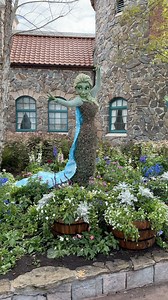 46K views · 3K reactions | Elsa is now conjuring up some snow in this EPCOT International Flower & Garden Festival topiary display based on ‘Frozen’! The EPCOT International Flower and Garden Festival begins March 5th! #epcot #freshepcot #annaandelsa #elsaandanna #wdw #waltdisneyworld #disneyworld #frozen #epcotinternationalflowerandgardenfestival #epcotflowerandgardenfestival #epcotflowerandgarden | Mousesteps | Facebook