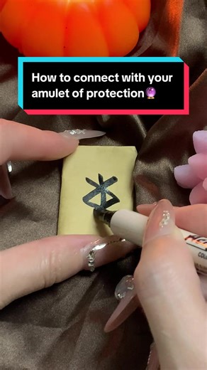 How to connect with your amulet of protection🔮#spiritualtiktok #witchytips #protection #amulet #spelldesigns