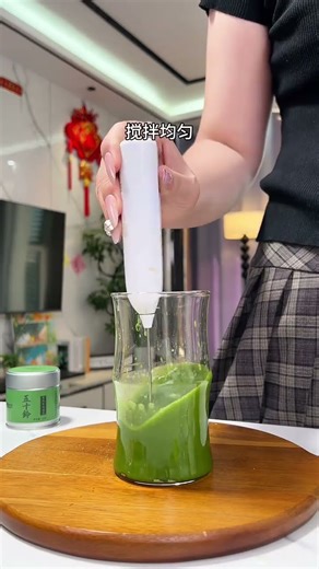 有3亿人不知道抹茶是天然的碱性食物，对我们很友好，每天来一杯香浓丝滑的抹茶拿铁吧，好看又好喝#自制饮品#抹茶#抹茶拿铁#抹茶控#仙女都在喝什么