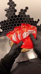 19K reactions · 1.6K shares | Malteaser Crispy Cake - Technical difficulty 88/100 Scran da rating 81/100 Overall Rating 169/200 #bake #food #easyrecipe #bakingtutorial #prep #chocolate | Tott brownies | Facebook