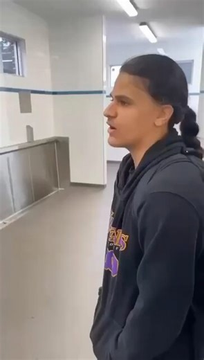 got bashed bc he was picking on someone’s little brother, then his sister comes out of nowhere??😭 #fight #schoolfight #fightsatschool #beatabitch #FIGHTS4LIFEE #viral #australia #scrap #fighting #fightvideo #fightvid