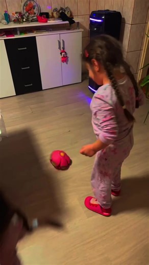 Videoclipuri postate de Danci Denisa (@denysacataleya28) cu love in the dark - favsoundds