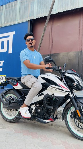 Sporty Motorcycle Posing Tips for Enthusiasts