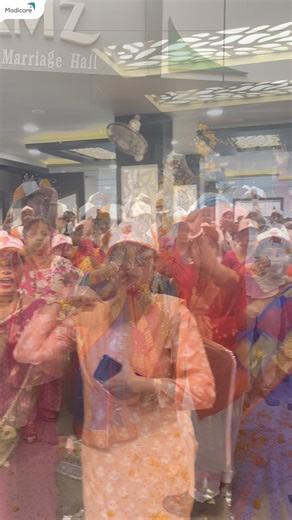 Mr. Samir K Modi connects with his Modicare Parivaar in Chanchal, sharing his objective behind Atoot Bandhan Rishta Dil Ka road show in North Bengal. #SamirModi #Modicare #SochBadlo #LiveTheModiway #AtootBandhan #RishtaDilKa #NorthBengal | Modicare India