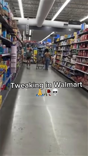 Here’s a part 2 of the tweaking in Walmart prank #prank #funny #fyp #viral #xyzbca