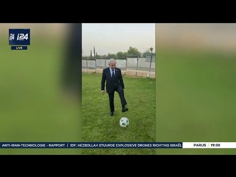 Geruchten over gezondheid Netanyahu: premier deelt video waarop hij een voetbal trapt