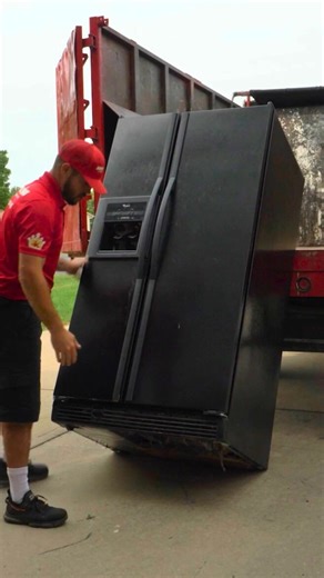 Do you have old appliances sitting around the house, broken down and not doing anything but collecting dust and taking up space? Junk King provides an efficient, safe, and eco-friendly appliance removal service, so you don’t need to worry about the pickup or disposal of those old items. 📲 Book your appliance removal with Junk King today: www.junk-king.com #JunkKing #ApplianceRemoval #FullServiceHauling #EcoFriendlyDisposal | Junk King