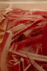 Oignons rouges marinés, une explosion de saveur et de couleur