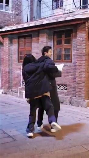 6.7K views · 198 reactions | Even in behind-the-scenes their chemistry is chemistrying 蠟來 #LiXian and #ZhouYutong for Tencent's drama #WillLoveInSpring  See you on April 22nd, Chen Maidong and Zhuang Jie 李 | Li Xian's Baobei | Facebook