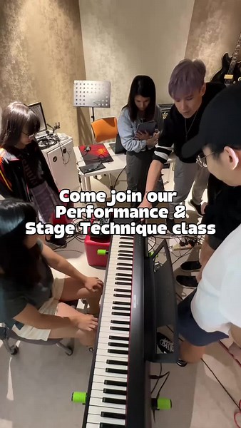 In our Performance and Stage Techniques module, we focus on getting you ready to take the stage with confidence! 🎤✨ Here’s what you’ll learn: 🌟 Mastering stage dynamics—solo or in a group 🌟 Real-time adaptability to handle live show challenges 🌟 Essential tools and tips to create unforgettable performances With guidance from our lecturer Eugene, you’ll be ready to captivate any audience and deliver a show-stopping experience! 🎶 #TSMCModules #PerformanceSkills #StageTechniques #MusicEducatio