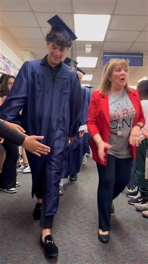Sending off the Class of 2025 with cheers and happy tears at their elementary school clap out! 🎓👏💙 | Oakbrook Elementary School