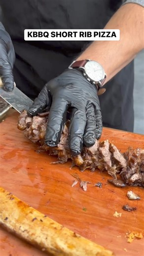 41K views · 277 reactions | Korean BBQ 欄 Pizza. Seven Tigers Pie Club has linked up with parks bbq for this crazy Grand Short Rib Square Pie Pizza. Featuring dough from the “Dough Whisperer” Noel Brohner (Slow Rise Pizza Co) and succulent short rib from Parks BBQ, they’re touting this as “LA-Style” pie that’s simply the best of both worlds! | Foodbeast | Facebook