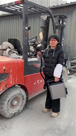 #Handheld Laser Marking Machine for Logo Series Number QR Code# Handheld Fiber Laser Tyre Engraving Marking Printing Machines for Car Truck Tire