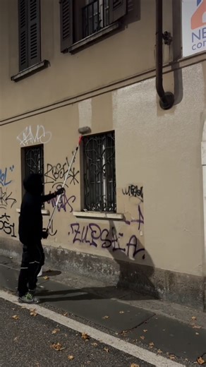 Artists Universum 🖌️ on Instagram: "Ghost Pitùr is an anonymous Italian creative from Brescia in Lombardy, who drew public attention in 2025 for his nightly mission: removing graffiti and restoring walls to their clean, original condition. By day, he works as a professional façade restorer; by night, he pulls up his hood to hide his face and quietly transforms damaged urban spaces—leaving only a note that reads “Questo è un atto d’amore urbano” (“This is an act of urban love”). Although he avoi