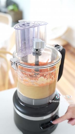 Thanks @kitchenaidausnz for making it so easy🙌🏻 I used the 13-cup food processor because it’s so Easy to use! Easy to store! And soo Easy to clean !! It chops, shreds, kneads, mixes and so much more. This space saving processor has an in bowl storage caddy allowing you to keep all the accessories neat and tidy so you can store in your pantry or on your bench top! And cleaning made easy with all parts top rack dishwasher safe. What more could you ask for! 🙌🏻 Recipe : FOR CARROT CAKE 2 cups (2