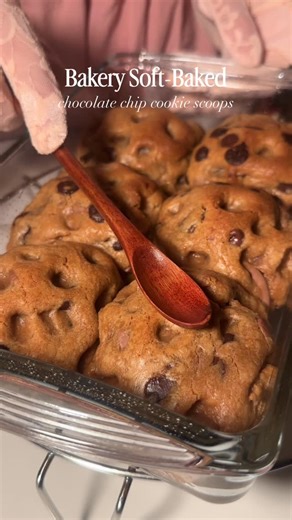 Fatima Chehab on Instagram: "I baked these cookies using the scoop method, and honestly… you’re missing out. The full molten chocolate chip cookies recipe is in the reel! #viralvideos #cookies #asmrfood #tarif #chocolatechipcookies"