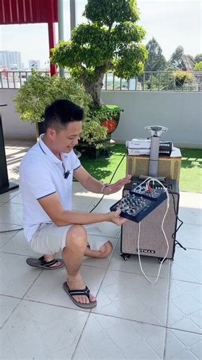 13K views · 73 reactions | Mixer F4 - Kết nối micro, guitar, nhạc cụ, live stream cực dễ dàng   Giá tốt nhất hôm nay – Liên hệ zalo 0981 335 179 để nhận ưu đãi | manhtiengiasi.com | Facebook