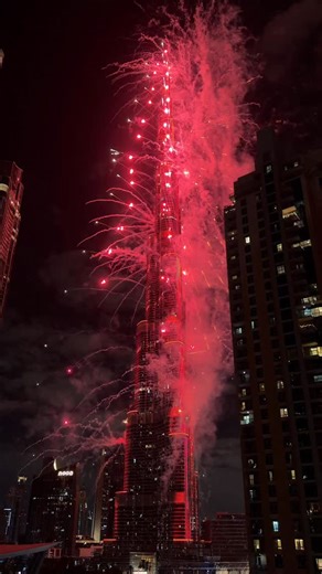 Madina Mamadalieva on Instagram: "Такое счастье! Видеть это в обнимку с семьей 🥹❤️🫶🏼 #burjkhalifa #happynewyear #2026 🎆"