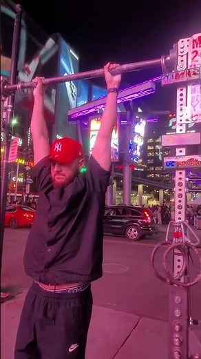 It's always a good time in Toronto. Torontohangbar bringing enjoyment to Canada's big apple #top 🍎