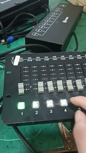 UKing Moving Head Lights connected by DMX controller (B279)
