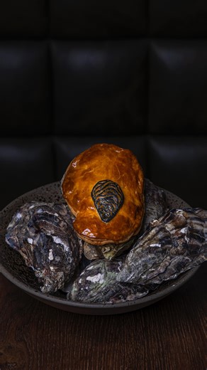 Recipe 👇 6 extra large oysters 800g cubed beef brisket 50g olive oil 1 onion 2 carrot 1 celery stick 1 stick thyme 500ml beef stock 250ml guinness or stout 2 rolls of shortcrust pastry 1 tsp of squid ink (to 1. Shuck the oysters, separating the shells, oyster meat and liquor. Strain the liquor and remove any shell fragments. Steam the shells for a couple of minutes to clean. Refrigerate the oysters, liquor and shells. 2. Season the beef with salt and lightly coat with flour. Sear the beef on a