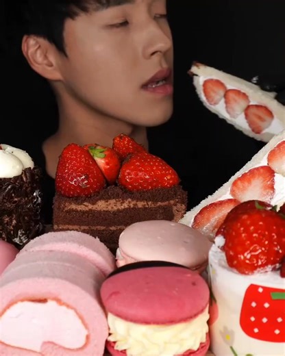 STRAWBERRY DESSERTS🍓 ASMR MUKBANG #mukbang #asmreating #dessert #먹방