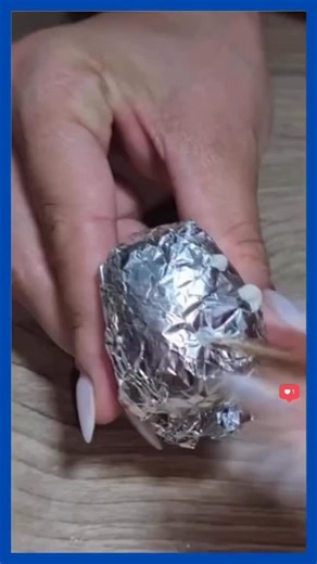 Share Usefultips on Instagram: "Follow @share_usefultips for more helpful tips like this one! . The Secret to Getting Rid of Cockroaches Naturally!+++ Say goodbye to cockroaches with this simple and affordable DIY solution! Mix sugar, baking soda, and toothpaste to create a powerful paste, wrap it in aluminum foil, and poke holes to release its effect. Place these homemade traps in problem areas, and watch cockroaches disappear quickly. Eco-friendly, cost- effective, and incredibly effective! * 