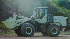 Built on SDLG’s trusted 5T platform, the L956HEV Electric Wheel Loader delivers the best of both worlds: the stability of traditional wheel loaders and the fast, efficient response of electric power. With zero emissions and low noise, it thrives even in plateau conditions with low oxygen. ✅ Meticulously tuned for smooth, high-efficiency performance. ✅ Durable, high-strength bucket for heavy-duty applications. ✅ Quiet, clean, and built for demanding job sites. Efficient. Reliable. Electric. Check