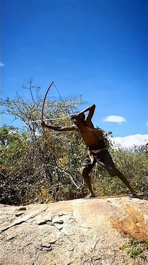 The traditional hunting life of the Hadzabe tribe.#shorts #wildlife #deerhunting
