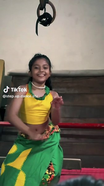 ලැබුවා වූ සිංහල හිංදු අලුත් අවුරුද්ද සාමය සතුට පිරි සුභ අලුත් අවුරුද්දක් වේවා #dancer #srilankan_tik_tok🇱🇰 #foryou #trending #dance