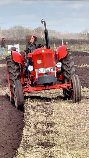 Pro Horizon Farming Videos on Instagram: "Nuffield 460 tractor with a 3 furrow plough on, in the field at a local ploughing match earlier this year"