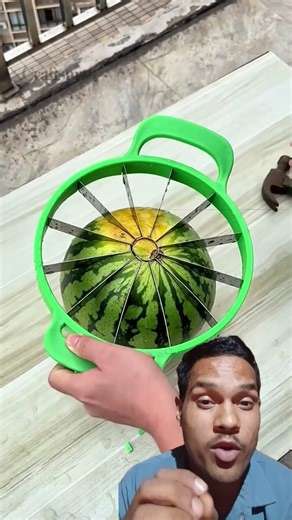 kharbuja perfect shape ma katne tarika - खरबुजा कट्ने तरिका #nepali #shortsfeed #trending #viral